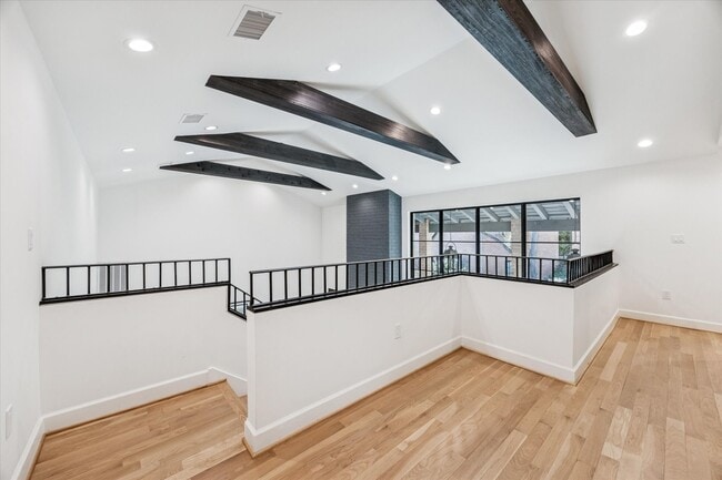 property at 10 S Briar Hollow Ln