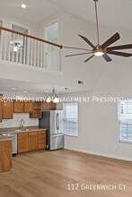 112 Greenwich Ct in Charlottesville, VA - Foto de edificio - Building Photo