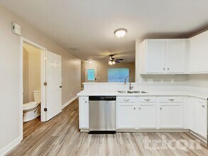 309 Peachtree Rd in Charlotte, NC - Foto de edificio - Building Photo