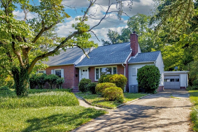 12 Meadow Dr in Newport News, VA - Building Photo - Building Photo