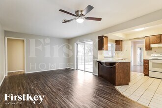 3922 SE 2nd Ave in Cape Coral, FL - Foto de edificio - Building Photo