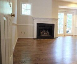 956 Huntwood Ln in Charlottesville, VA - Building Photo