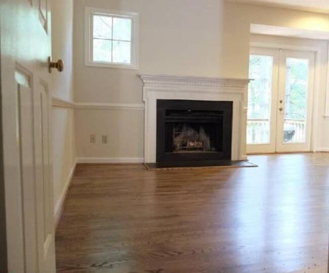 956 Huntwood Ln in Charlottesville, VA - Foto de edificio - Building Photo