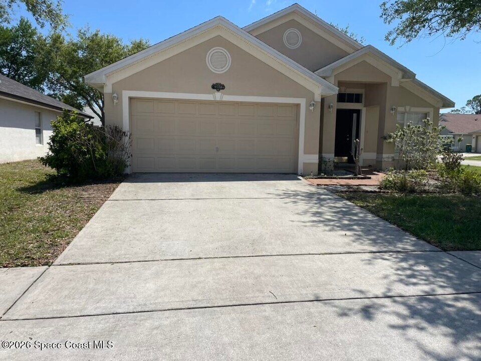 4521 Decatur Cir in Melbourne, FL - Building Photo