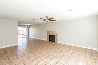 390 Newbury Ct in Henderson, NV - Building Photo - Building Photo