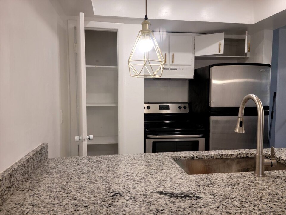3690 137th Ave N in Largo, FL - Building Photo