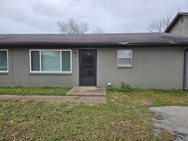 607 Faith Cir in Trenton, TN - Building Photo