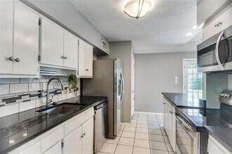 908 Warfield Way in Richardson, TX - Foto de edificio - Building Photo
