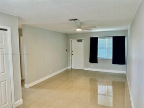 1077 SE 22nd Ave in Pompano Beach, FL - Building Photo - Building Photo