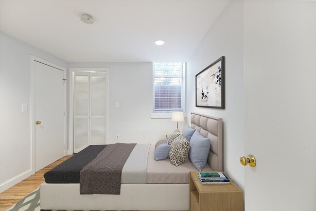 1763 Beacon St in Brookline, MA - Foto de edificio - Building Photo