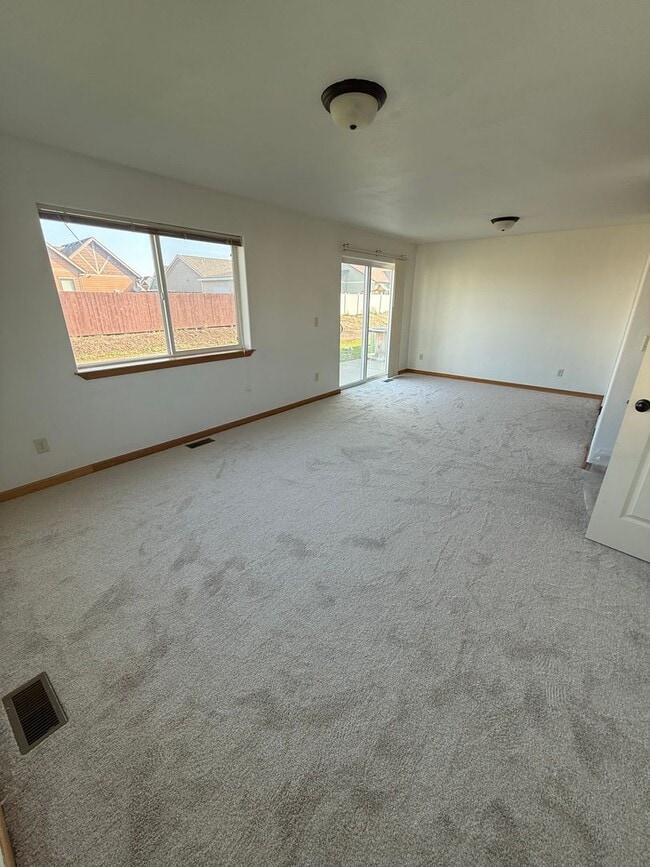 218 7th St SW in Tioga, ND - Building Photo - Building Photo