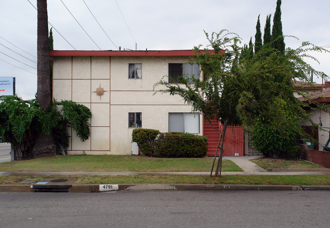 4791 W 137th Pl in Hawthorne, CA - Foto de edificio - Building Photo