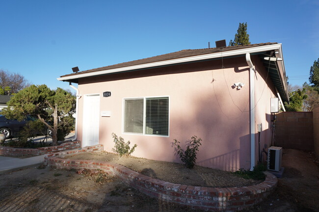 8826 Quartz Ave in Northridge, CA - Building Photo - Building Photo