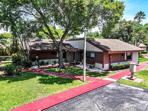 605 Leslie Dr in Hallandale Beach, FL - Building Photo - Building Photo