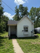 315 W Hickory St in Nevada, MO - Building Photo