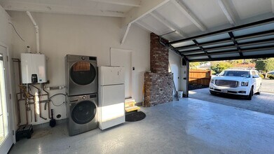 26415 Oliver Rd in Carmel By The Sea, CA - Foto de edificio - Building Photo