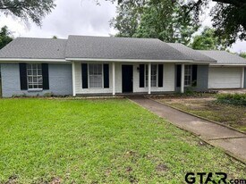 125 Savannah Dr in Tyler, TX - Building Photo