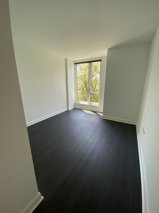2470 N Lincoln Ave, Unit 521 in Chicago, IL - Building Photo