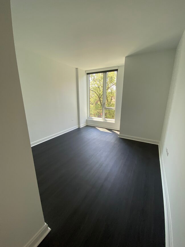 property at 2470 N Lincoln Ave
