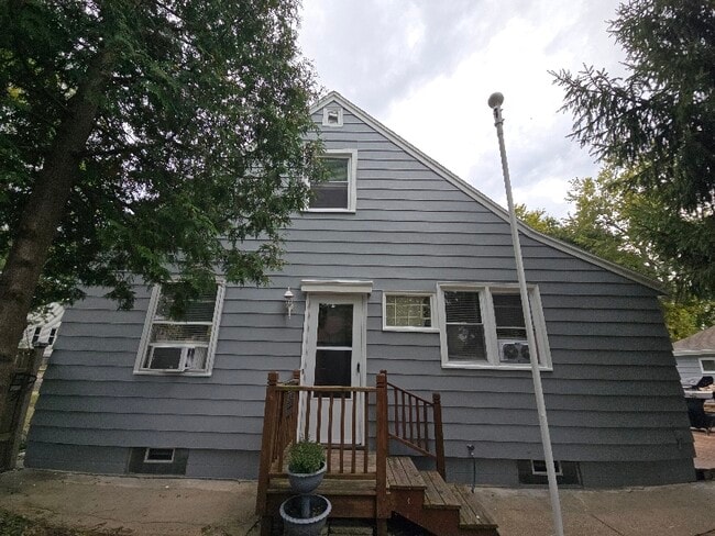 612 E Linus St in Milwaukee, WI - Building Photo - Building Photo