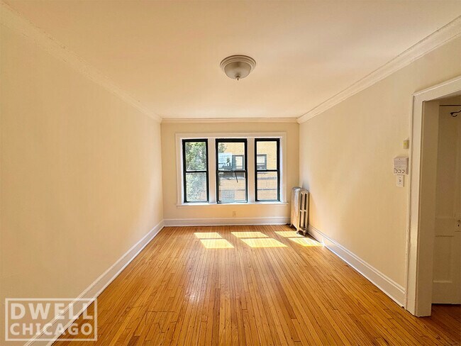2331 N Spaulding Ave, Unit 2 in Chicago, IL - Building Photo - Building Photo