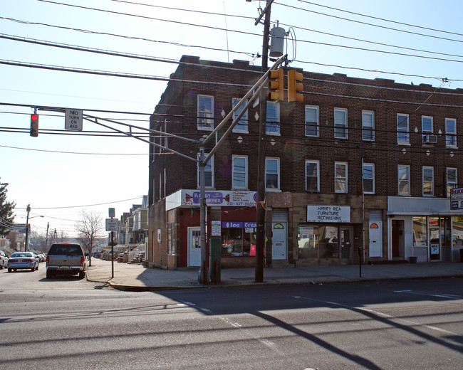 1090 Avenue C in Bayonne, NJ - Foto de edificio - Building Photo