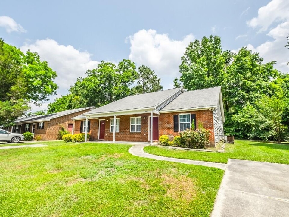 Margret Court in New Bern, NC - Building Photo