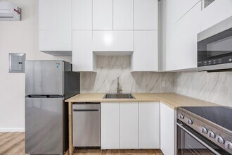 18-20 Stanhope St-Unit -1L in Queens, NY - Foto de edificio - Building Photo