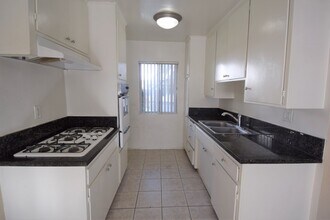 12050 Tiara St, Unit 05 in Los Angeles, CA - Building Photo - Building Photo