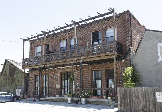 Livingston Lofts in Oakland, CA - Building Photo - Building Photo