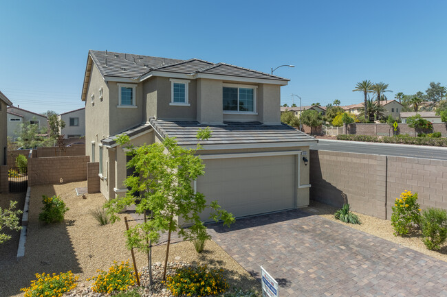 Newton Heights in Las Vegas, NV - Building Photo - Building Photo