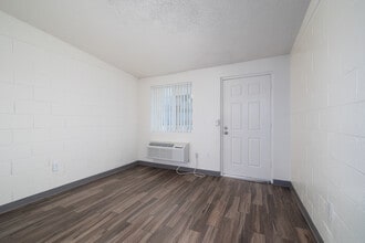 Waldorf Manor - Senior Community - 55+ in Desert Hot Springs, CA - Building Photo - Interior Photo