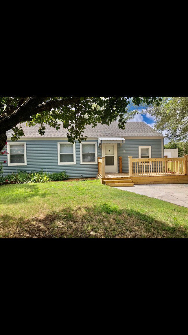 2213 S Mosley Ave Rentals in Wichita, KS