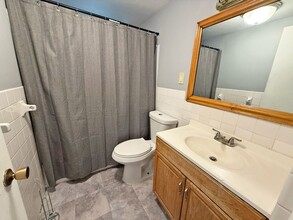 15900 Rowena Ave in Maple Heights, OH - Foto de edificio - Building Photo