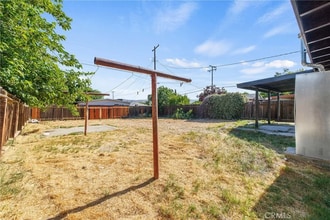 304 E Santa Clara St in Avenal, CA - Building Photo - Building Photo