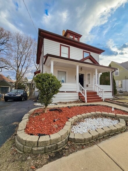 481 Division St in Elgin, IL - Building Photo - Building Photo