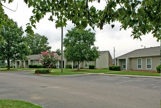 Dunn Village Apartments in Dunn, NC - Building Photo - Building Photo