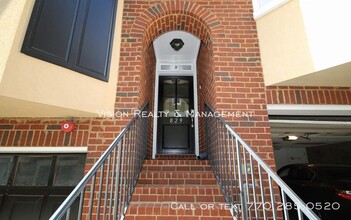 829 Clifton Heights Ln NE in Atlanta, GA - Building Photo - Building Photo