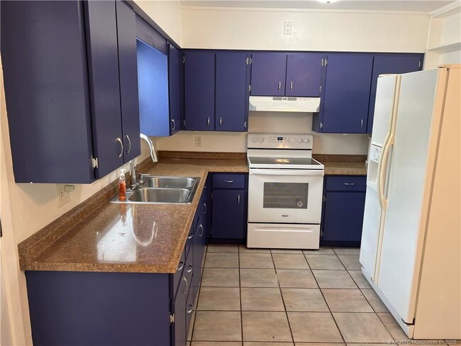 2172 NE Pelican Terrace in Jensen Beach, FL - Building Photo - Building Photo