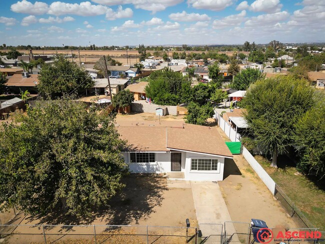 612 Townsley Ave in Bakersfield, CA - Foto de edificio - Building Photo