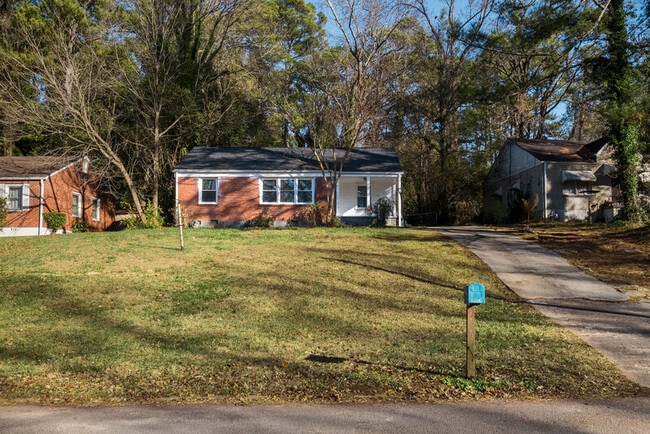 1850 Hillsdale Dr in Decatur, GA - Building Photo - Building Photo