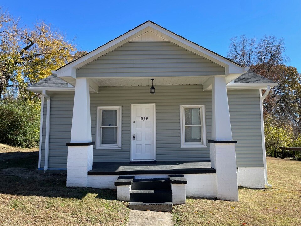 1808 Guyer St in High Point, NC - Building Photo