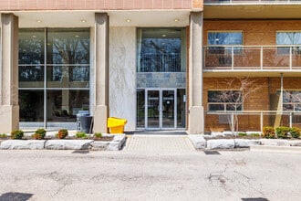 Parkdale Place in London, ON - Building Photo - Building Photo