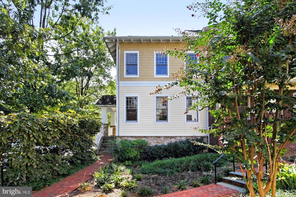 1228 N Danville St in Arlington, VA - Building Photo