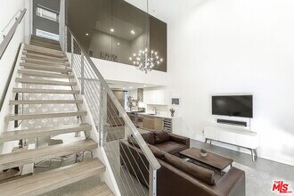 123 Kings Rd in Los Angeles, CA - Building Photo - Building Photo