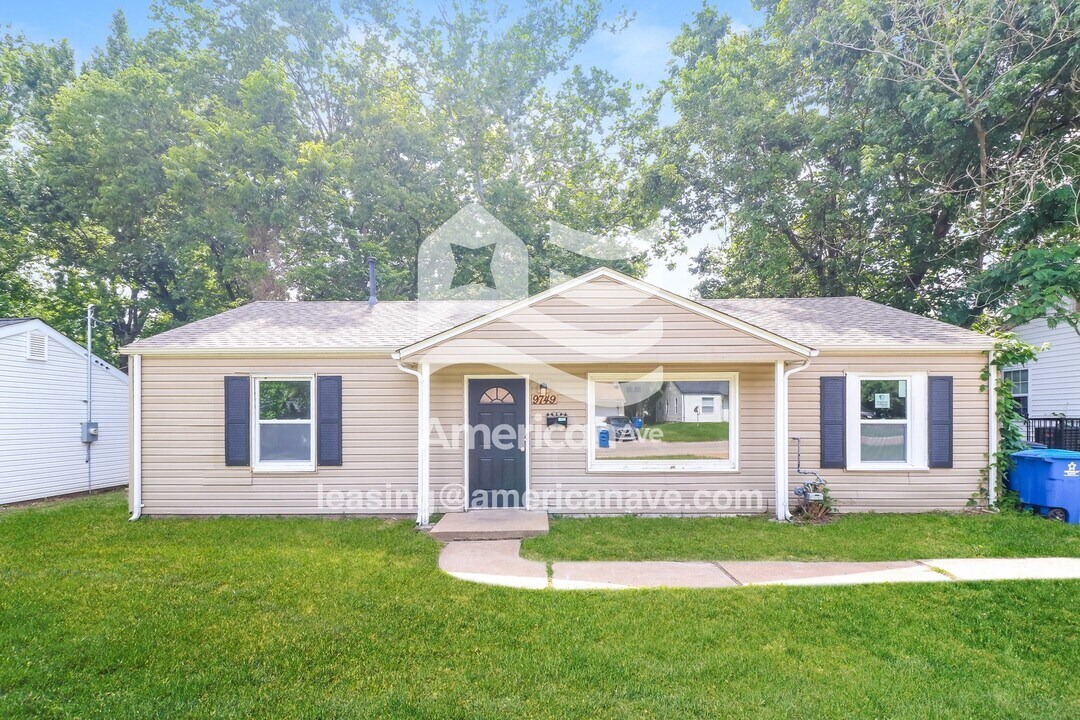 9749 Dennis Dr in St. Louis, MO - Building Photo