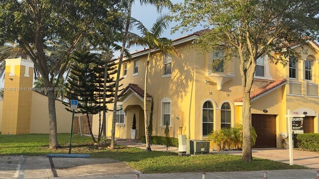 15029 SW 8th Terrace in Miami, FL - Foto de edificio - Building Photo