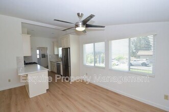 285 Grandview Cir in Camarillo, CA - Building Photo - Building Photo
