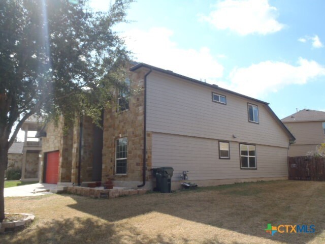 313 Goldenrod Dr in San Marcos, TX - Building Photo - Building Photo