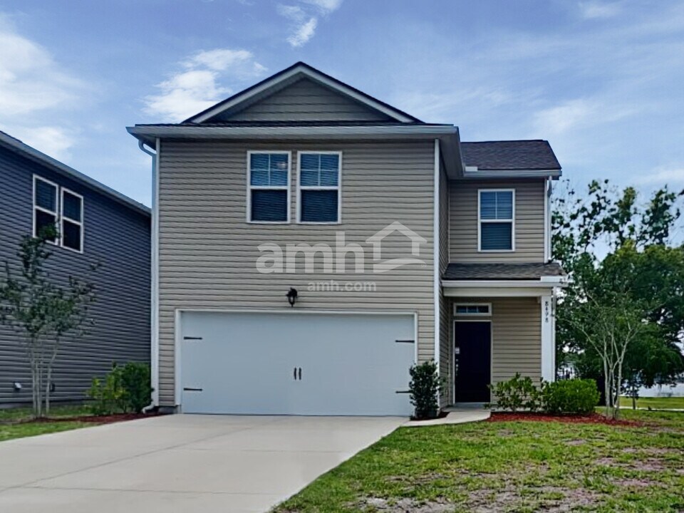 8498 Highfield Ave in Jacksonville, FL - Building Photo